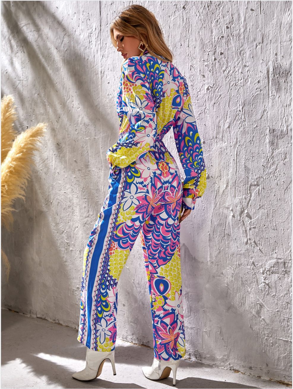 Dame jumpsuit med farvet mønster og elegant pasform Stilla