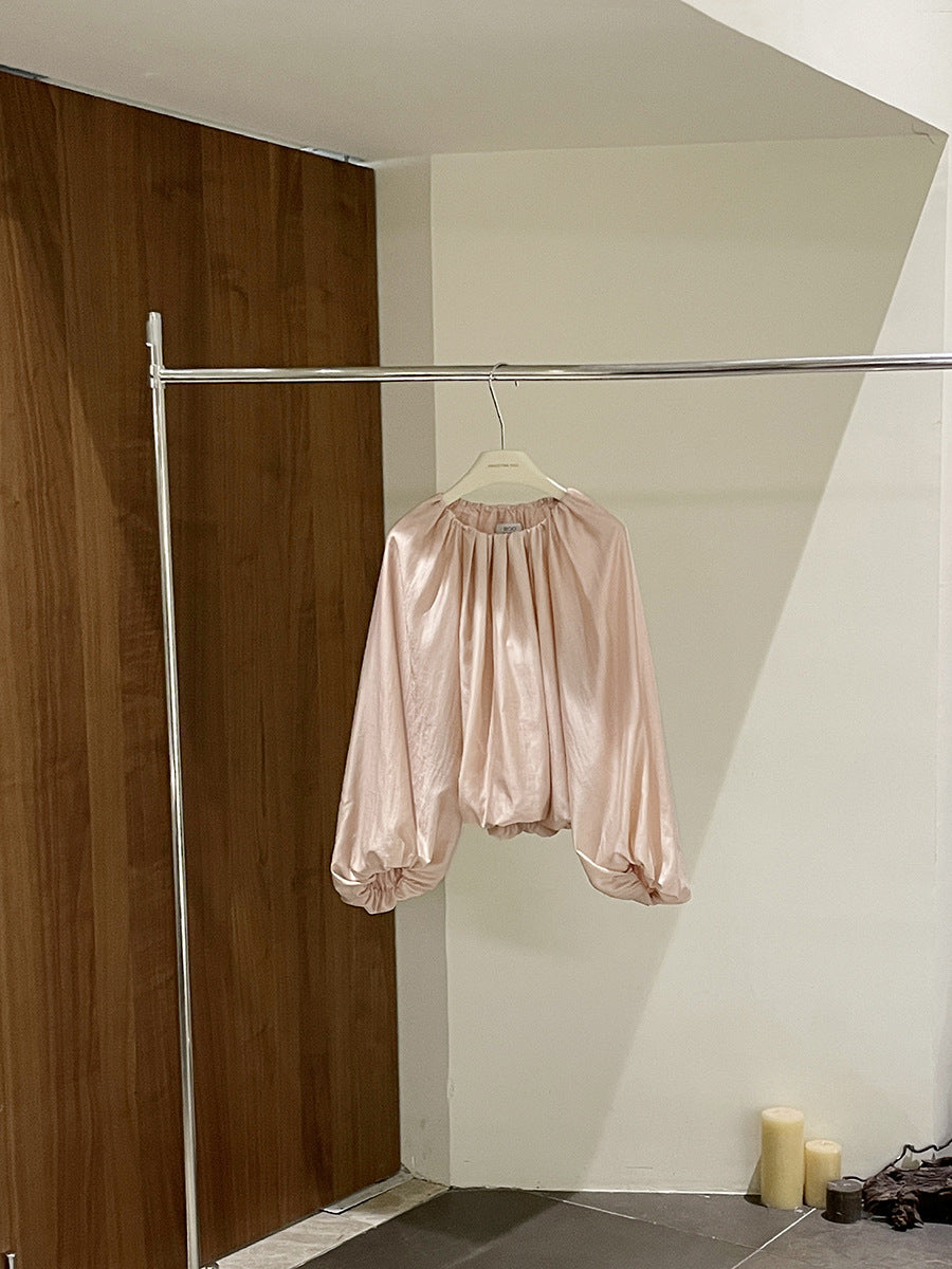 Dame elegant bluse med puffærmer og skinnende finish Stilla