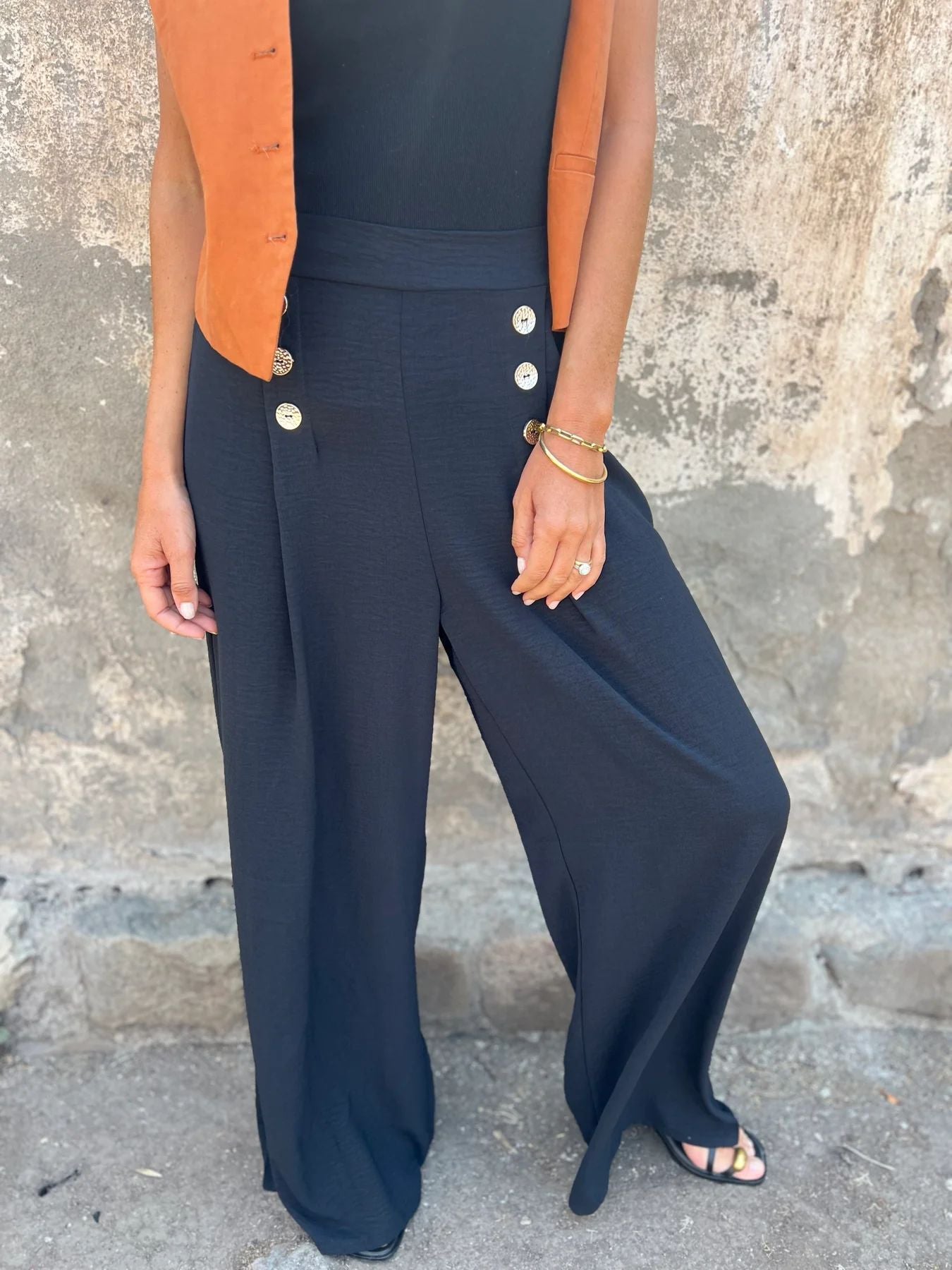 Dame Mode Jumpsuit med omhyggeligt designede knapdetaljer Stilla