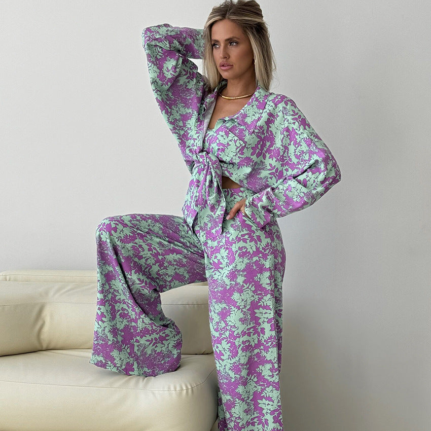 Dame afslappet sæt bestående af crop-top og løst skårne bluser med blomsterdesign Stilla