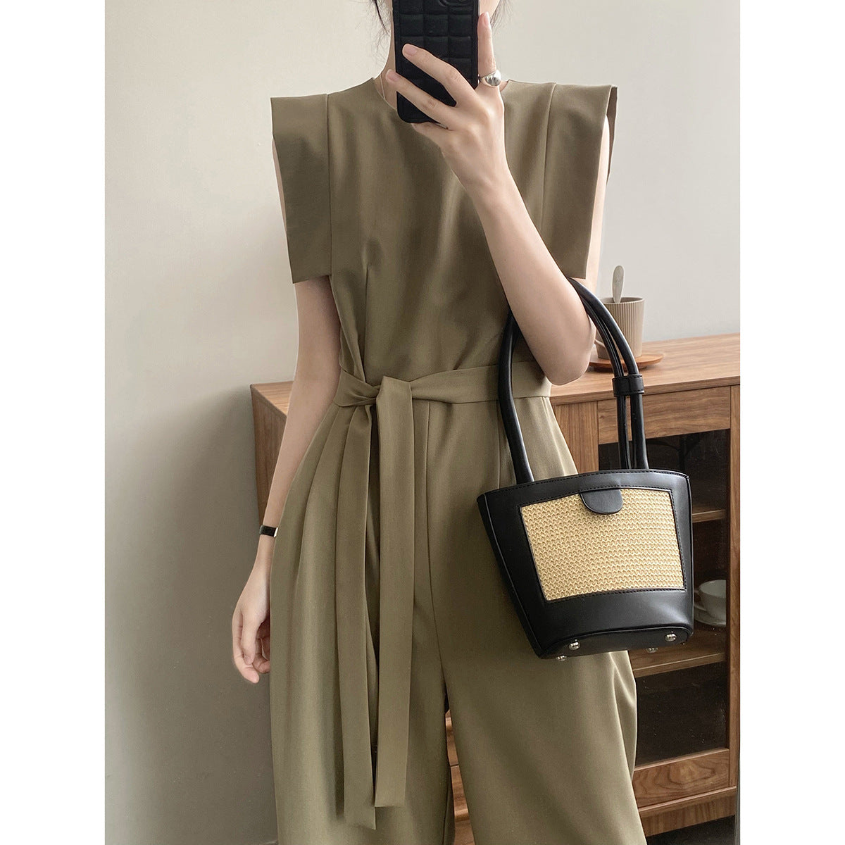 Dame jumpsuit med strukturerede skuldre og sidelommer Stilla