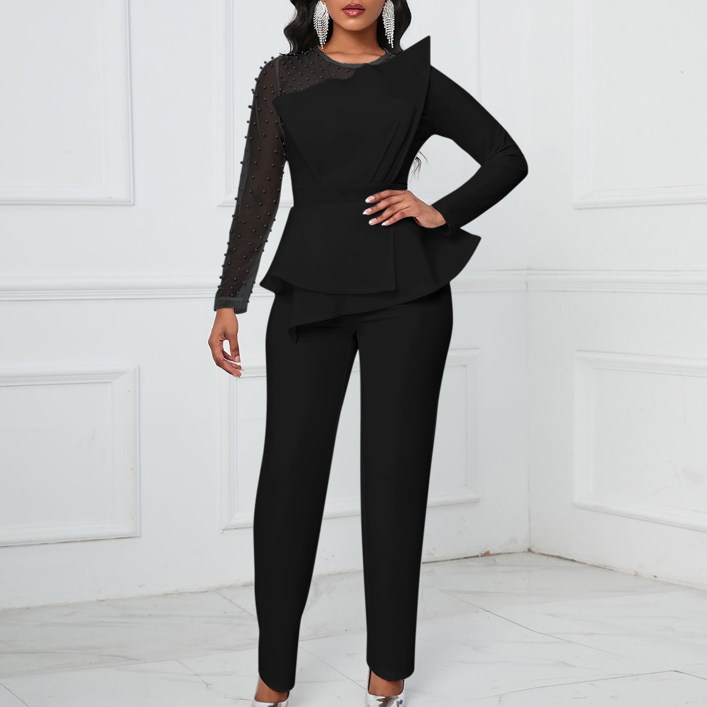 Dame Elegant Jumpsuit med asymmetrisk design og voluminøs peplum Stilla