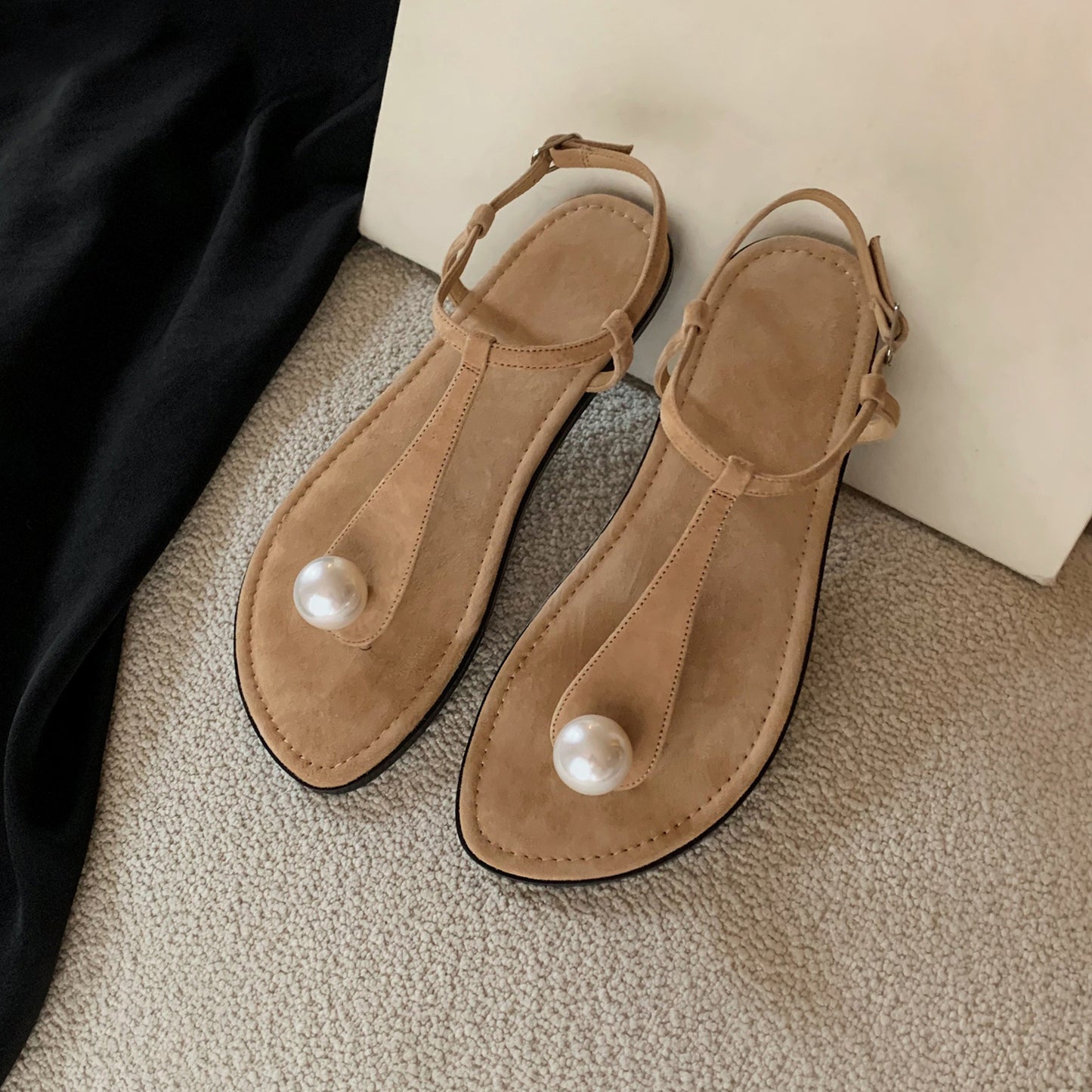 Dame perleprydede T-strop flade sandaler Stilla