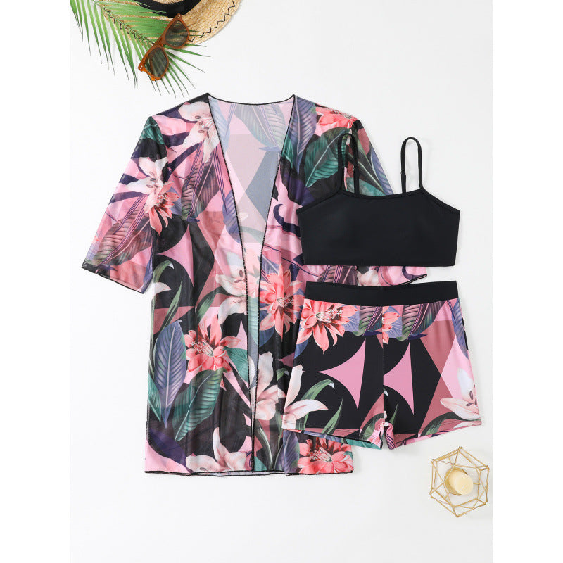 Dame Strand-outfit med floral kimono, crop-top og shorts Stilla