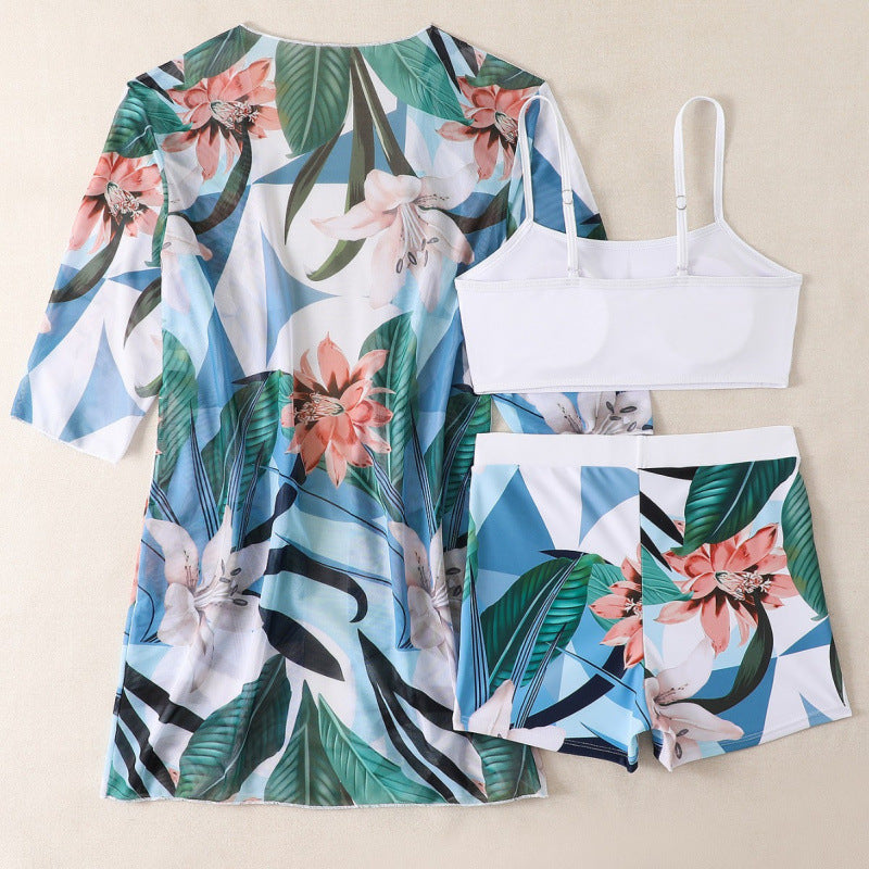 Dame Strand-outfit med floral kimono, crop-top og shorts Stilla