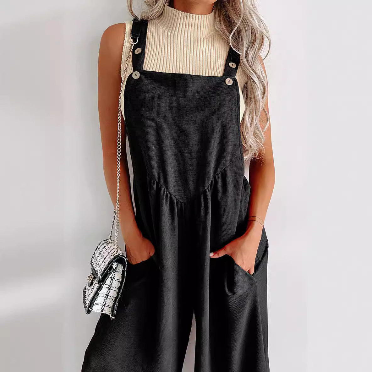 Damer over størrelse jumpsuit med bredt ben og elegante detaljer Stilla