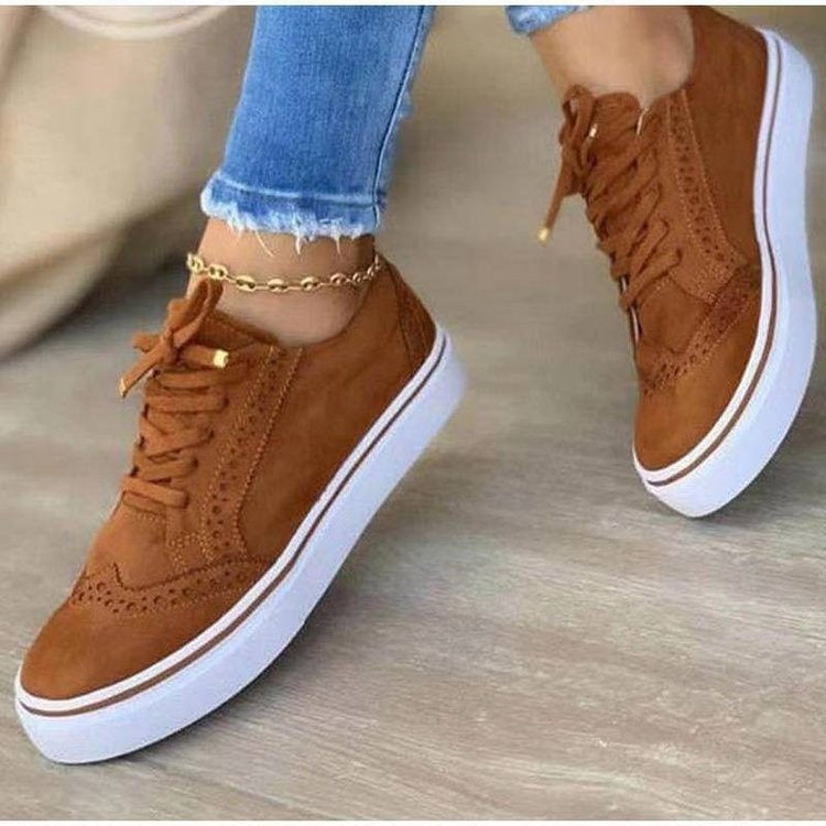Dame Chic Sneakers med Broguemønster og robust sål Stilla