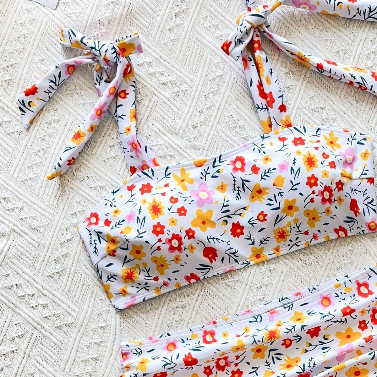 Dame to-delt bikini sæt med justerbare stropper og flydende design Stilla