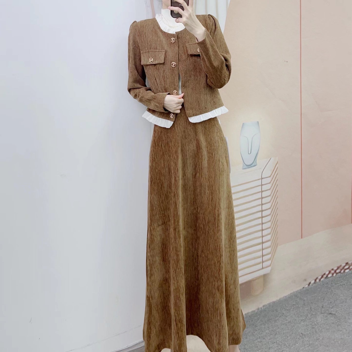 Dame Elegant Jumpsuit med figursyet blazer og raffinerede detaljer Stilla