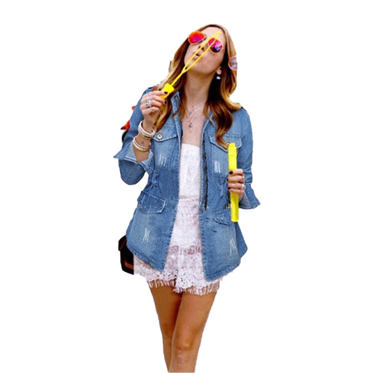 Dame afslappet denimjakke med frynset kant og praktiske lommer Stilla