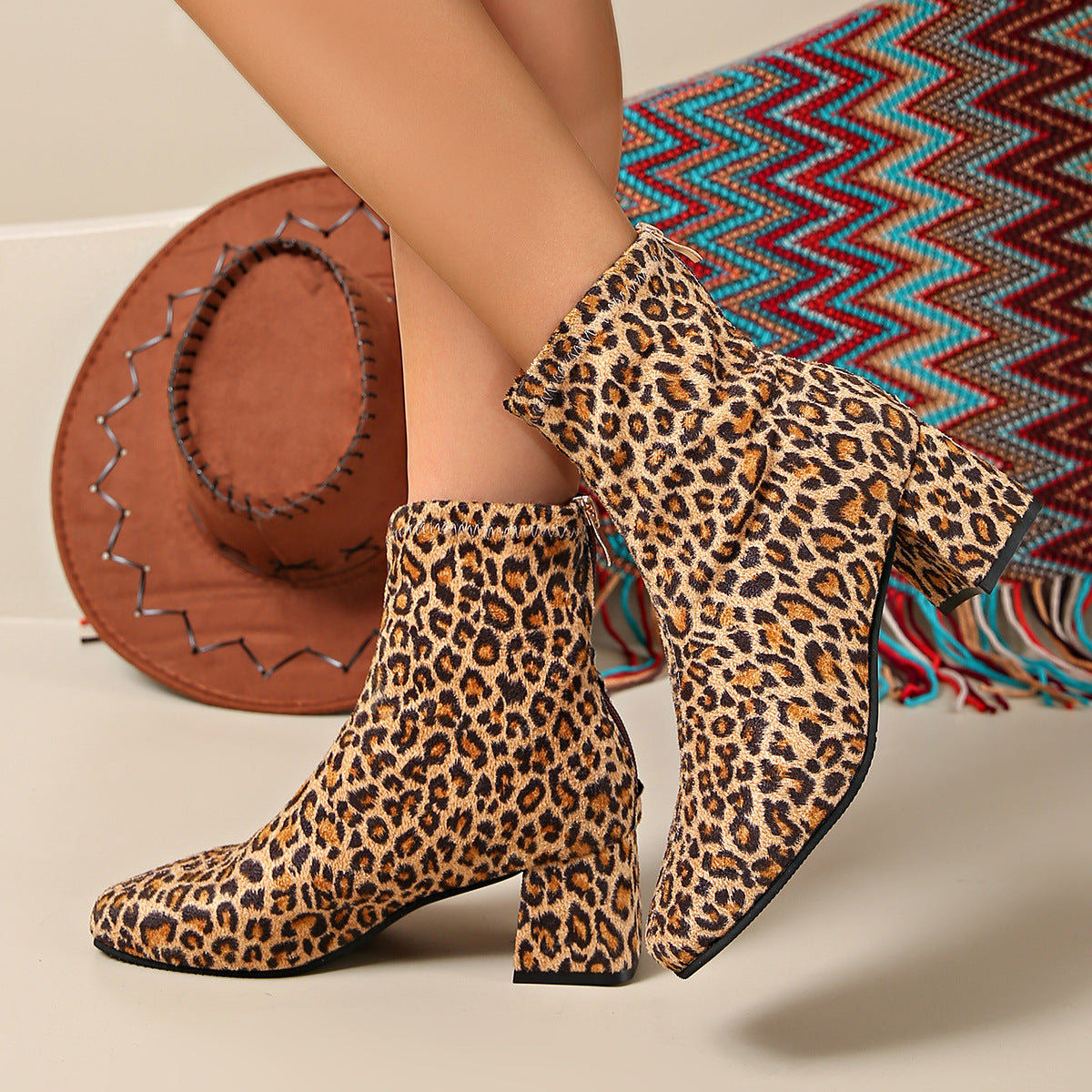 Dame Ankle Boots i iøjnefaldende leopardmønster med behagelig blokhælhæl Stilla