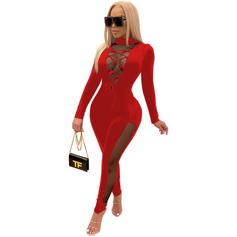 Dame figursyet jumpsuit med raffineret snørredetalje og transparente indsatser Stilla