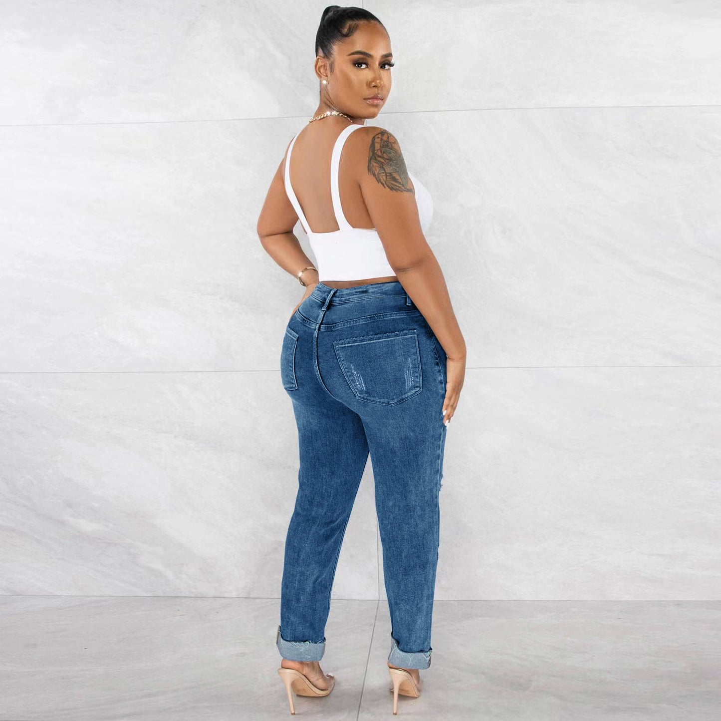 Dame Højtaljede Jeans med Ødelagte Detaljer og Lækkert Design Stilla