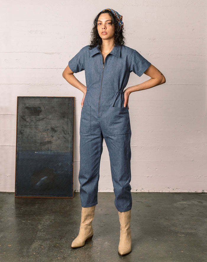 Dame mode jumpsuit med praktisk lynlås og sidelommer Stilla
