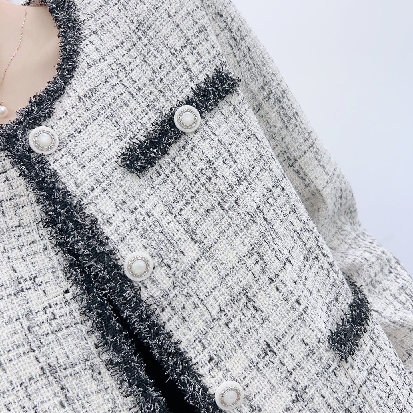 Dame Elegant Boucle-Jakke med struktureret overflade og dekorerende knapdetaljer Stilla