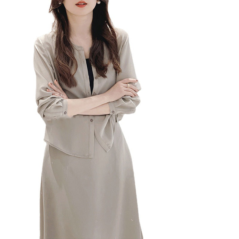 Dame afslappet bluse med fint stof og knapdetaljer Stilla