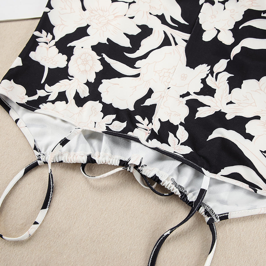 Dame elegant bluse- og kjolesæt med floralt mønster og detaljerede ærmeafslutninger Stilla