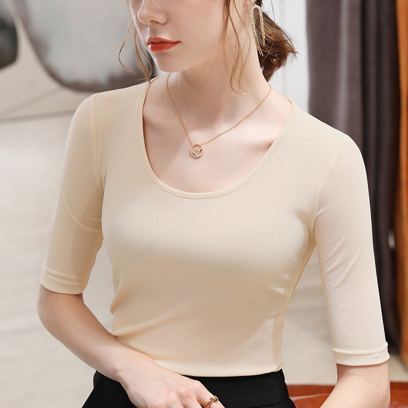 Dame T-shirt med elegant rund halsudskæring og fine, transparente ærmer Stilla