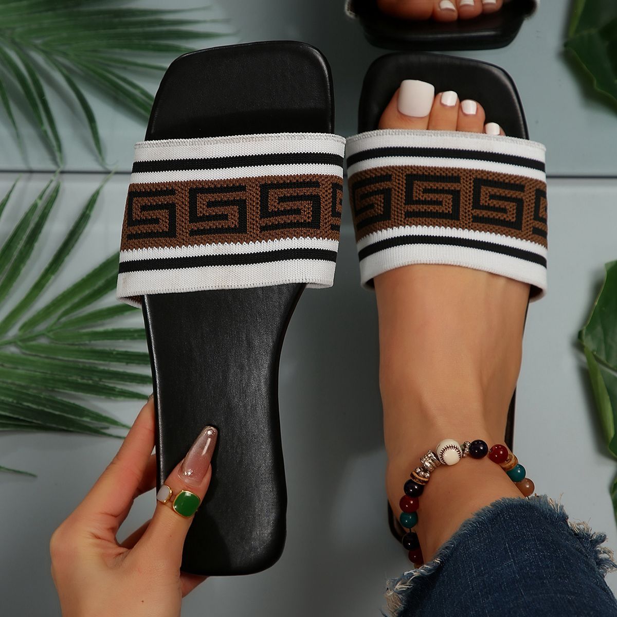 Dame mode klipklapper med trendy design og komfortabel sål Stilla