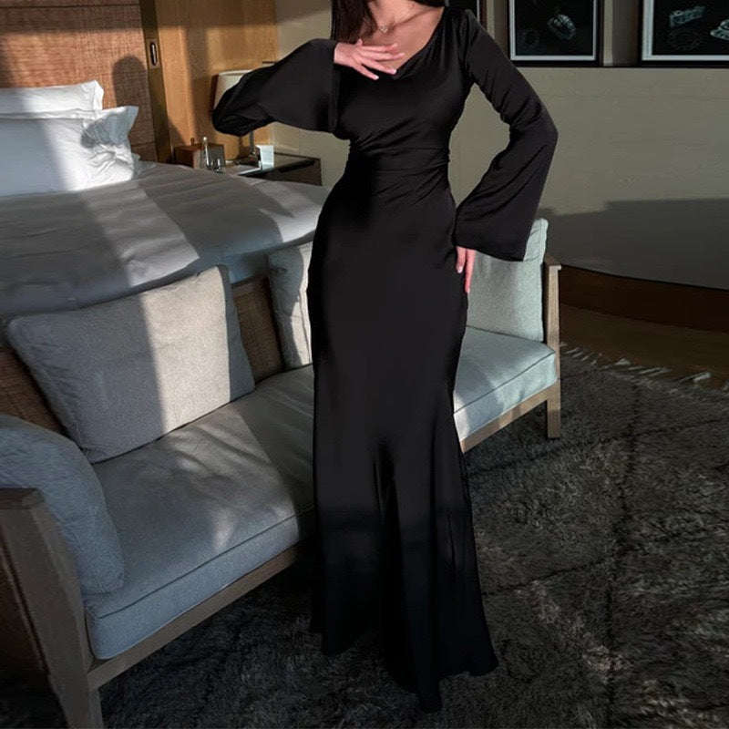 Dame Elegant Satin-maxikjole med dybere ryg og pufærme detaljer Stiila