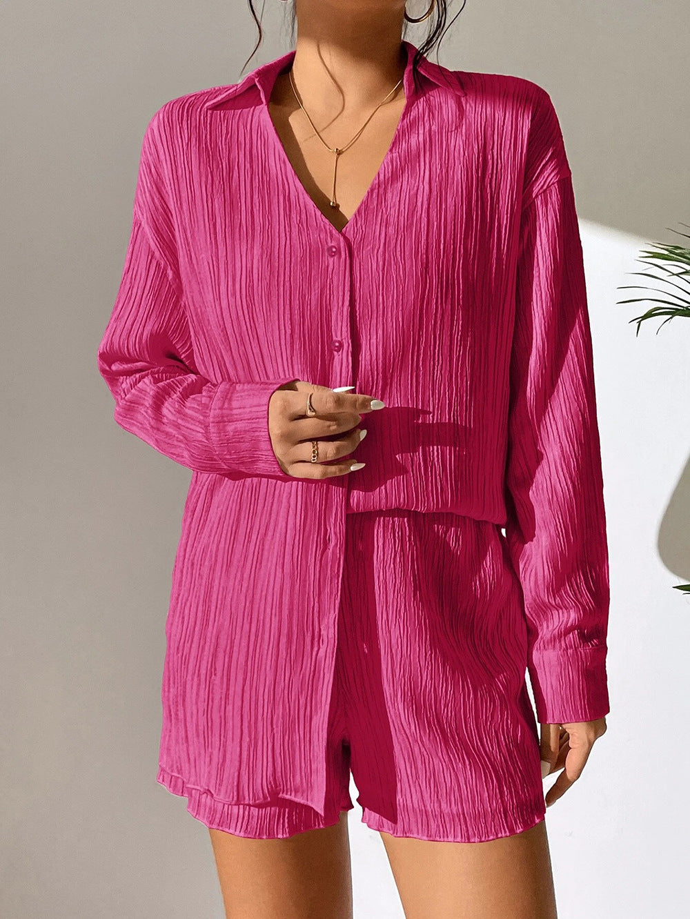 Dame afslappet kortærmet jumpsuit med struktureret overflade og elegant V-udskæring Stilla