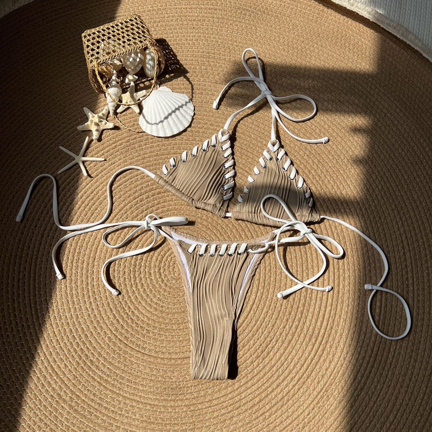 Dame Bikini-sæt med raffinerede ribdetaljer og innovative snøringer Stilla