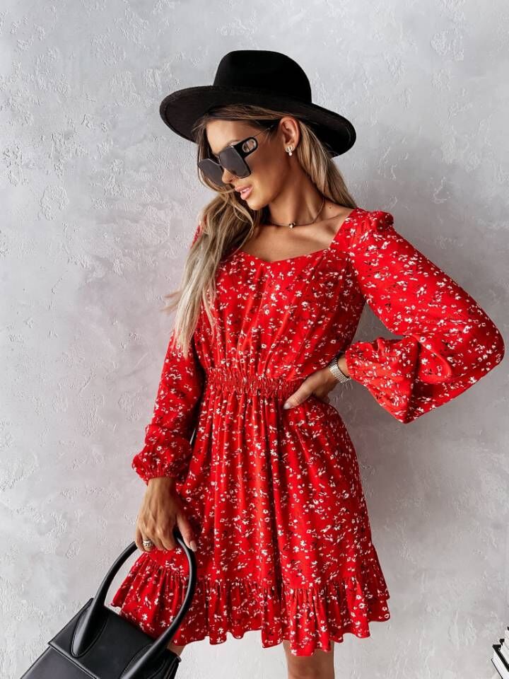 Dame afslappet minikjole med blomstrede flæser og løs pasform Stilla