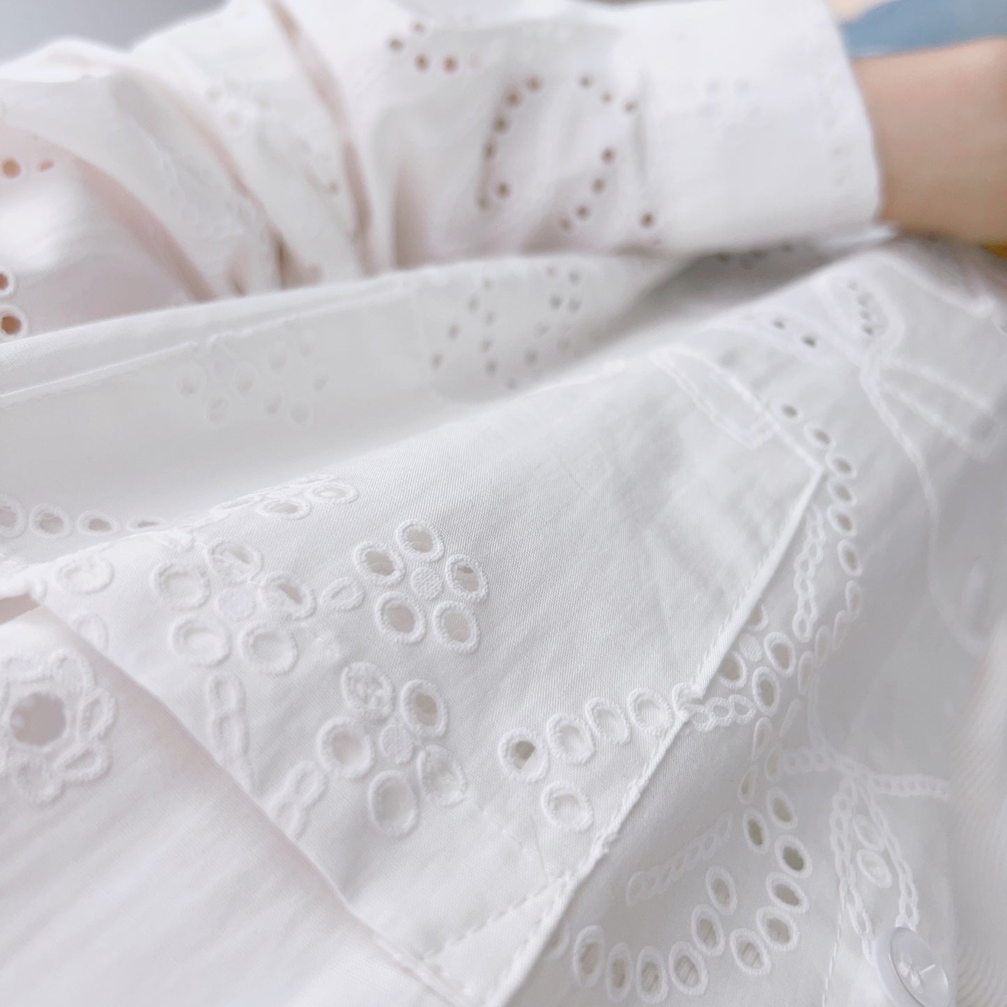 Dame mode skjorter med blomster hul broderier og praktiske lommer Stilla