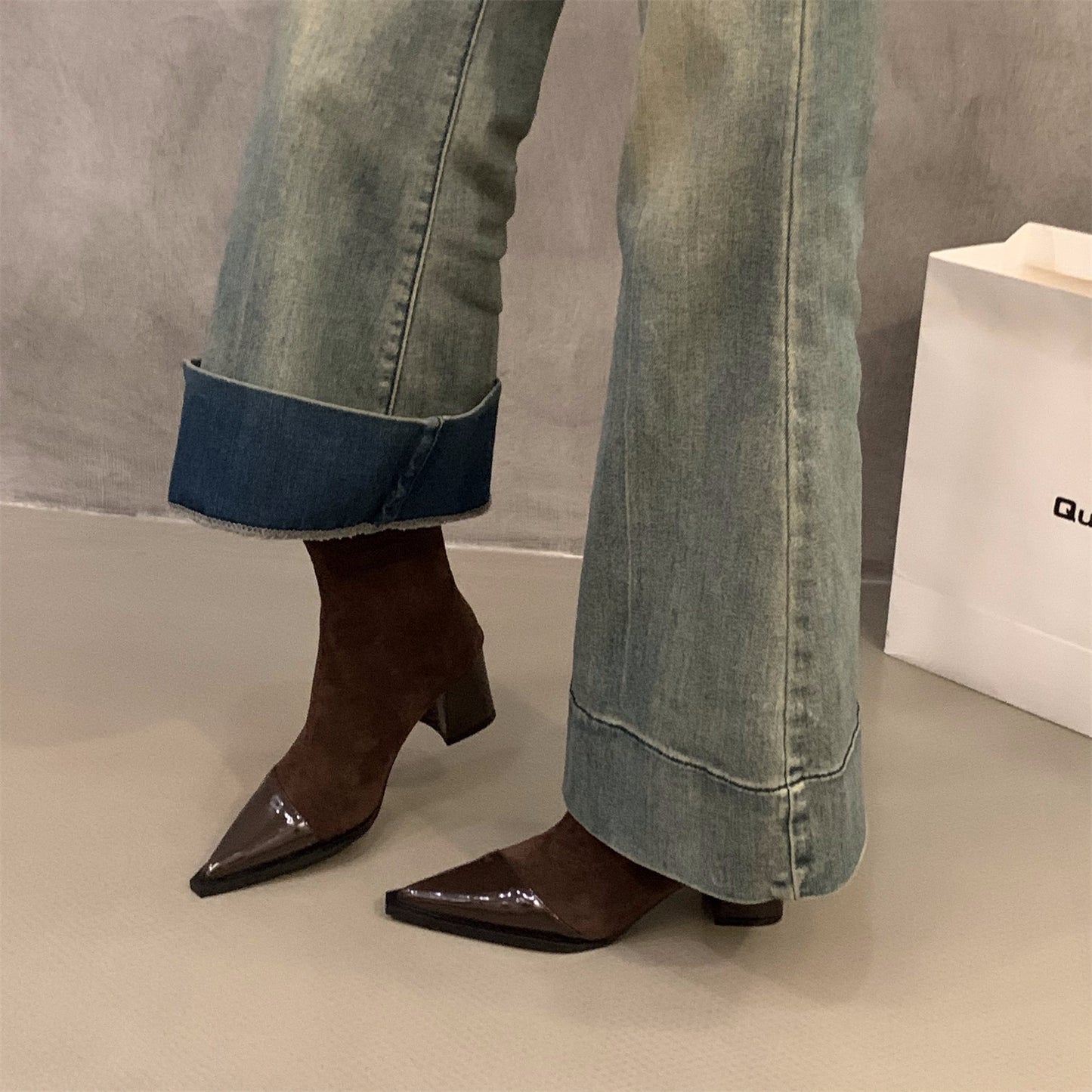 Dame Elegante Suede Ankelstøvler med Glinsende Læderdetalje Stilla