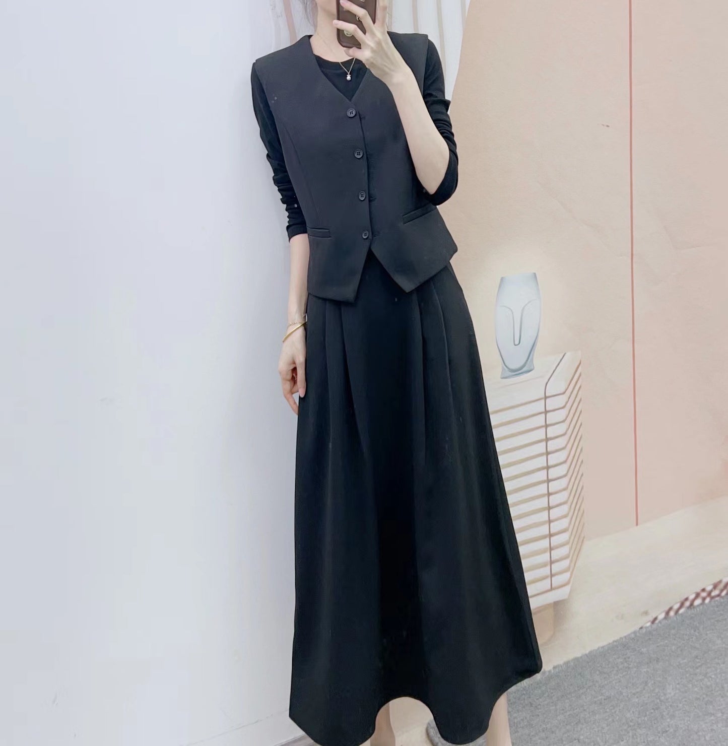 Dame elegant jumpsuit med ærmeløs vest og smart nederdel Stilla