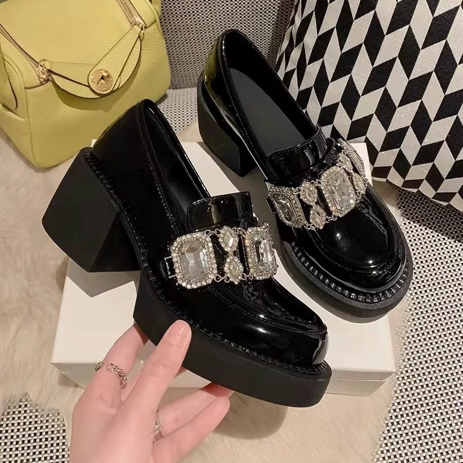 Dame loafers med funklende smykkedetaljer og robust blokhæl Stilla