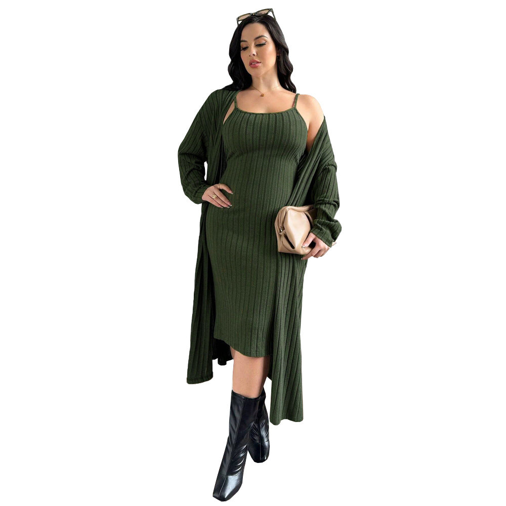 Dame lang strikkjole med elegant ribdesign og åben cardigan Stilla