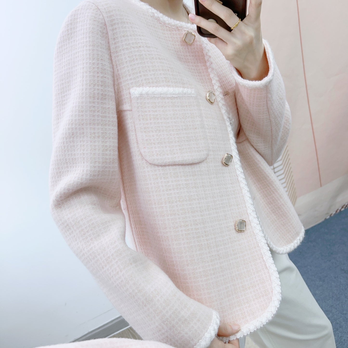 Dame elegant hæklejakke med dekorative knapper og praktiske lommer Stilla