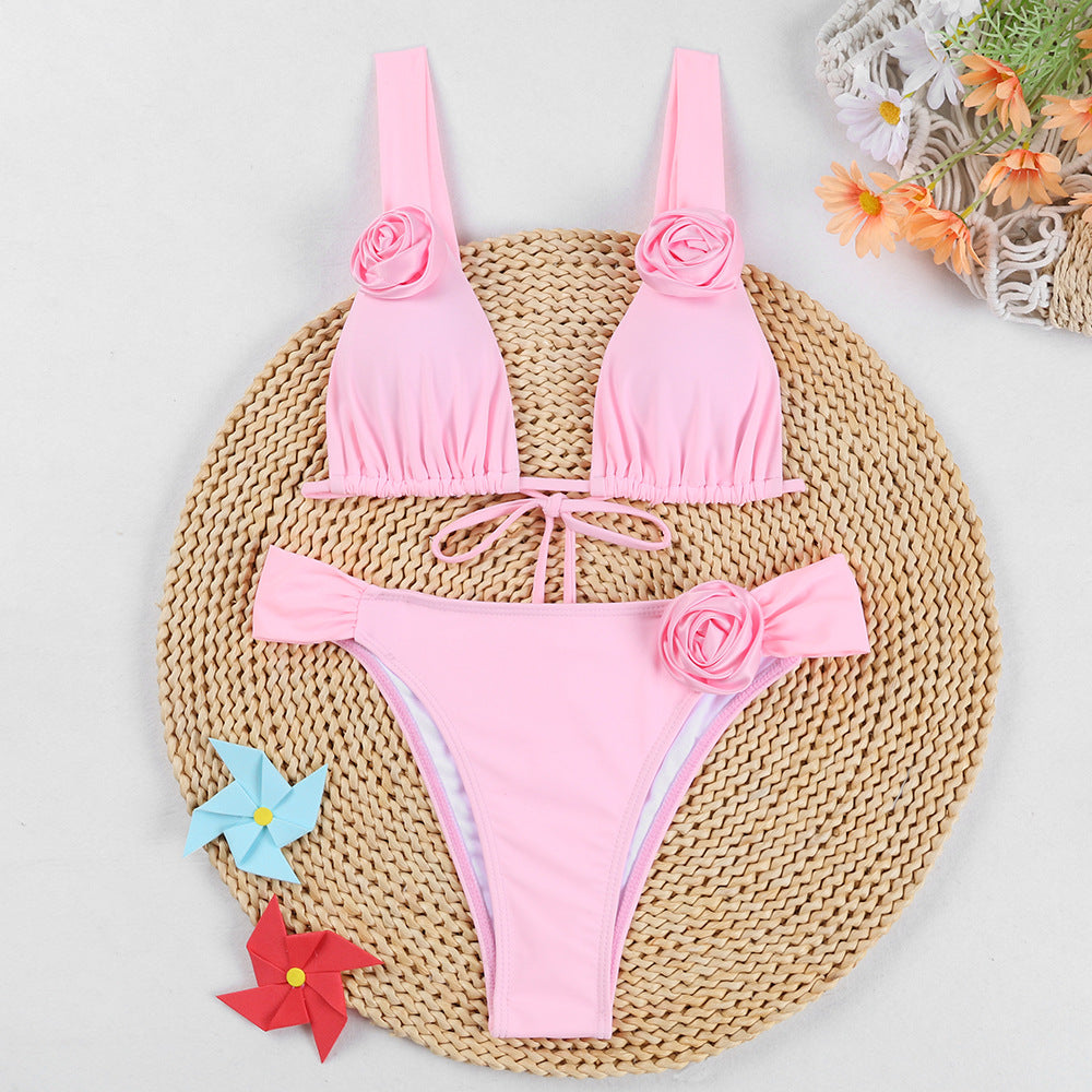 Dame bikini-sæt med flydende design og blomsterakcent Stilla