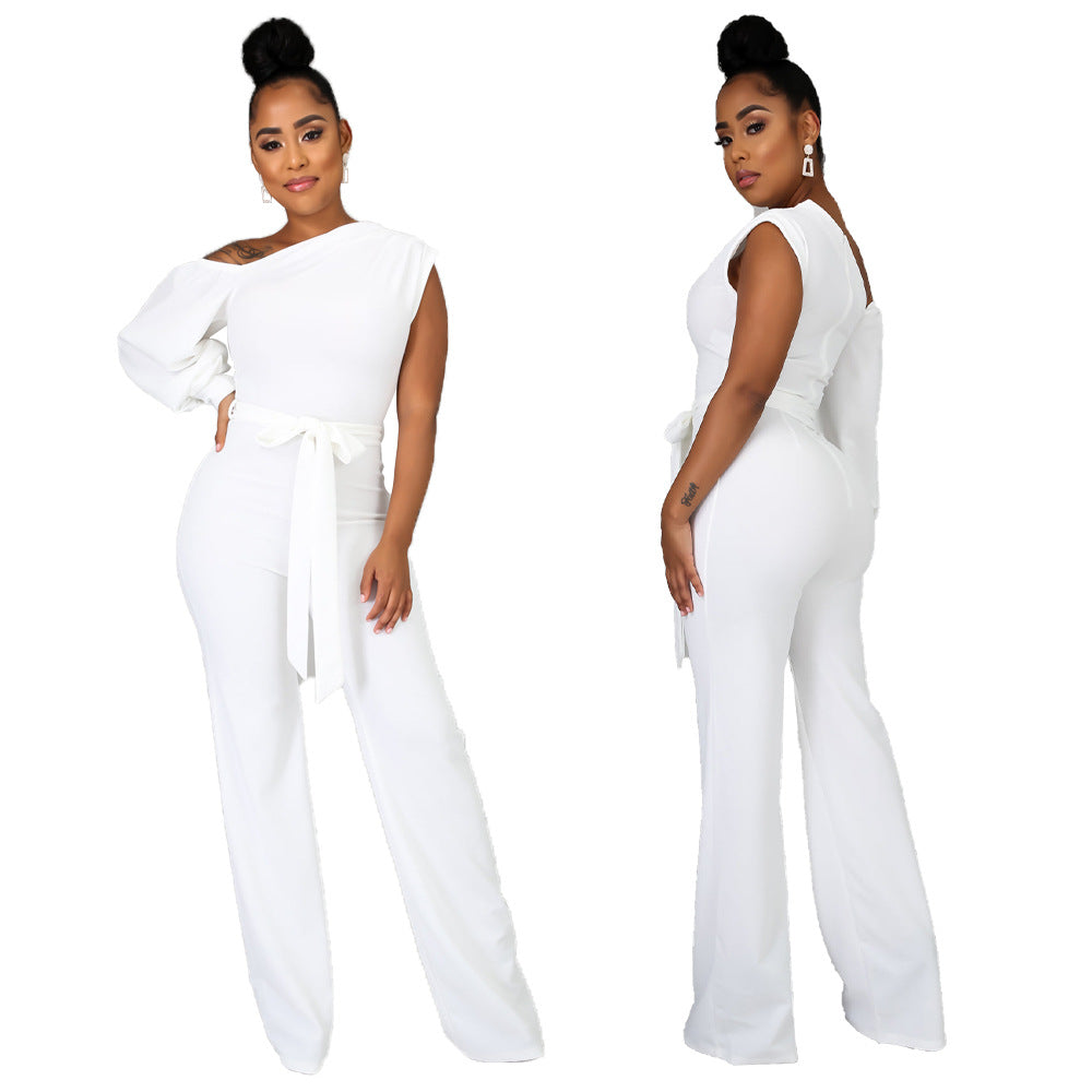 Dame jumpsuit med asymmetrisk snit og voluminøse ærmer Stilla
