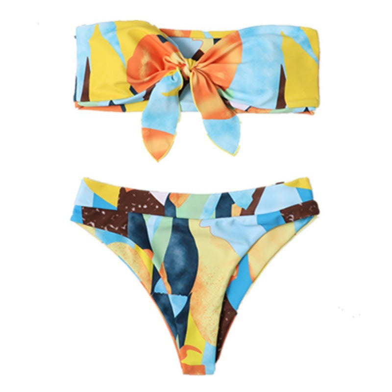 Dame Bandeau-bikini-sæt med legende knude-detail og farverigt design Stilla