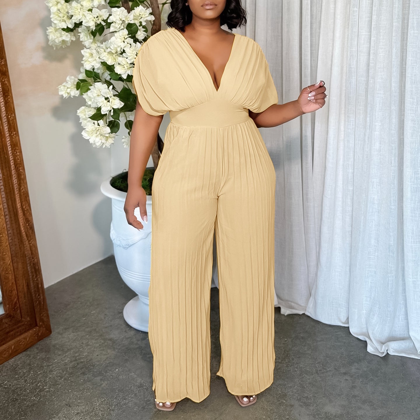 Dame Elegant Plisseret Jumpsuit med dyb V-udskæring og brede ærmer Stilla
