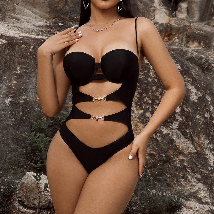 Dame Cut-Out Badedragt med elegant strukturdesign og trendy accenter Stilla