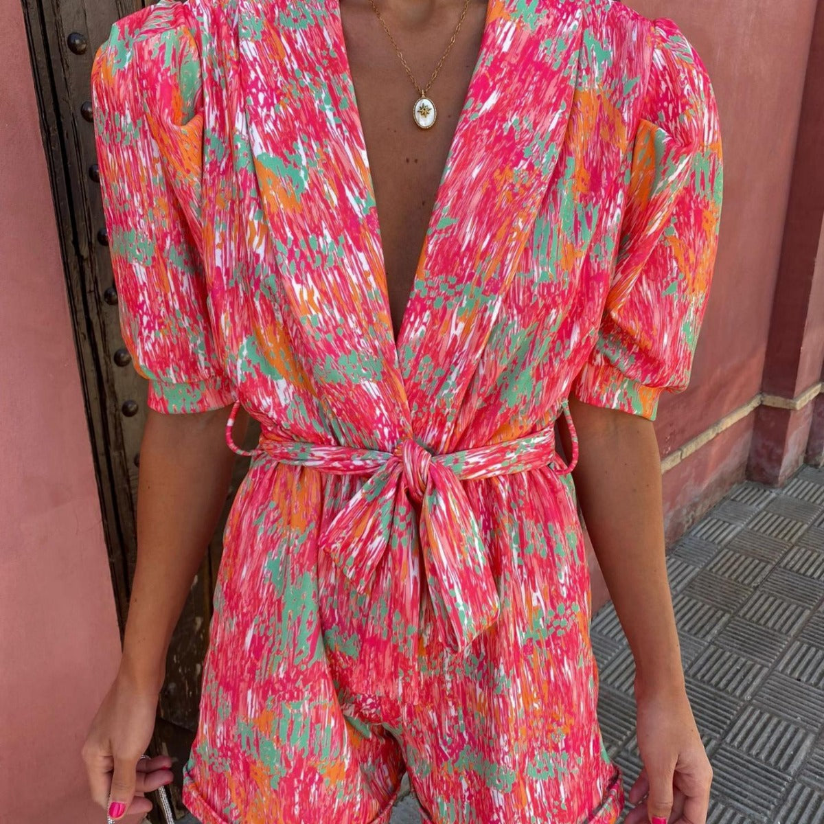 Dame jumpsuit med modermønster og taljeret snit Stilla