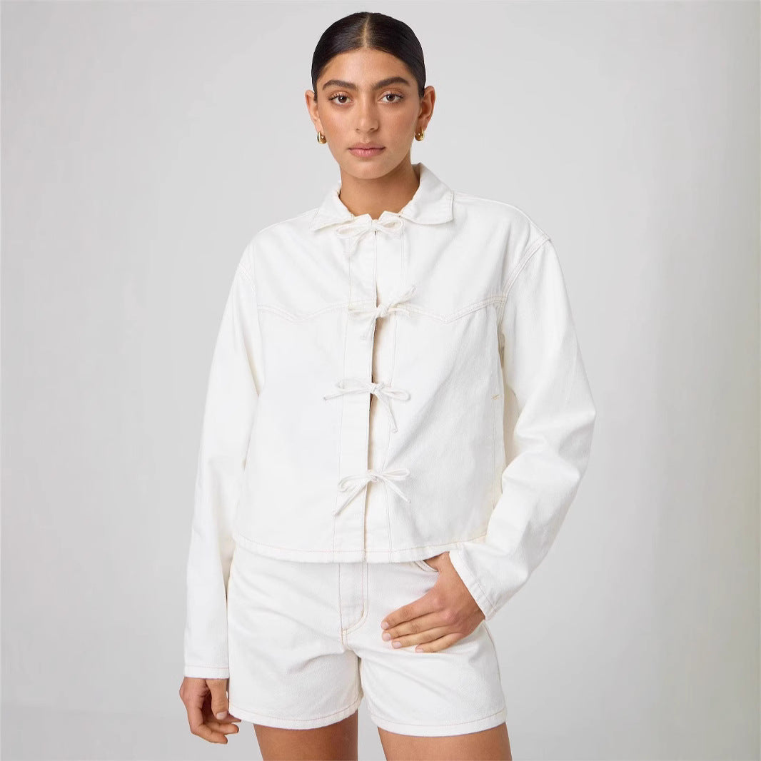 Dame casual jeansjakke med unikt bindebælte og trendy cropped snit Stilla