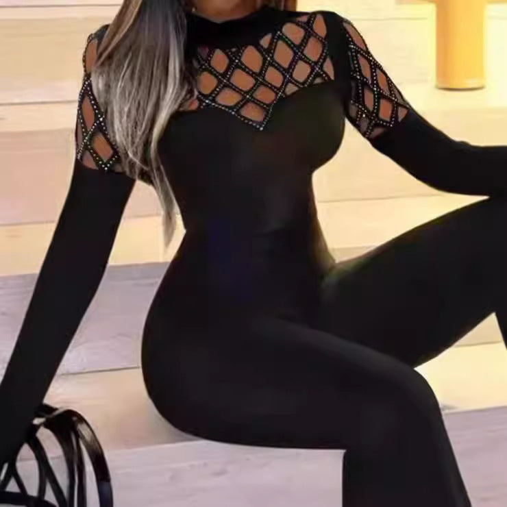 Dame jumpsuit med netlignende udskæringsdesign og elegante dekordetaljer Stilla