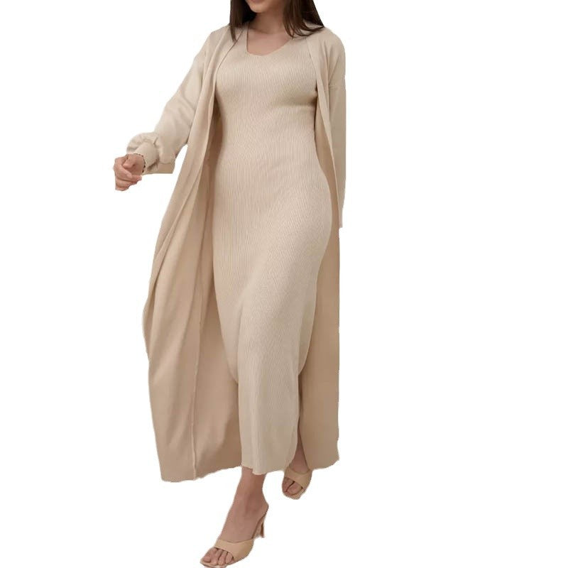 Dame casual maxikjole med elegant strikdesign og matchende cardigan Stilla