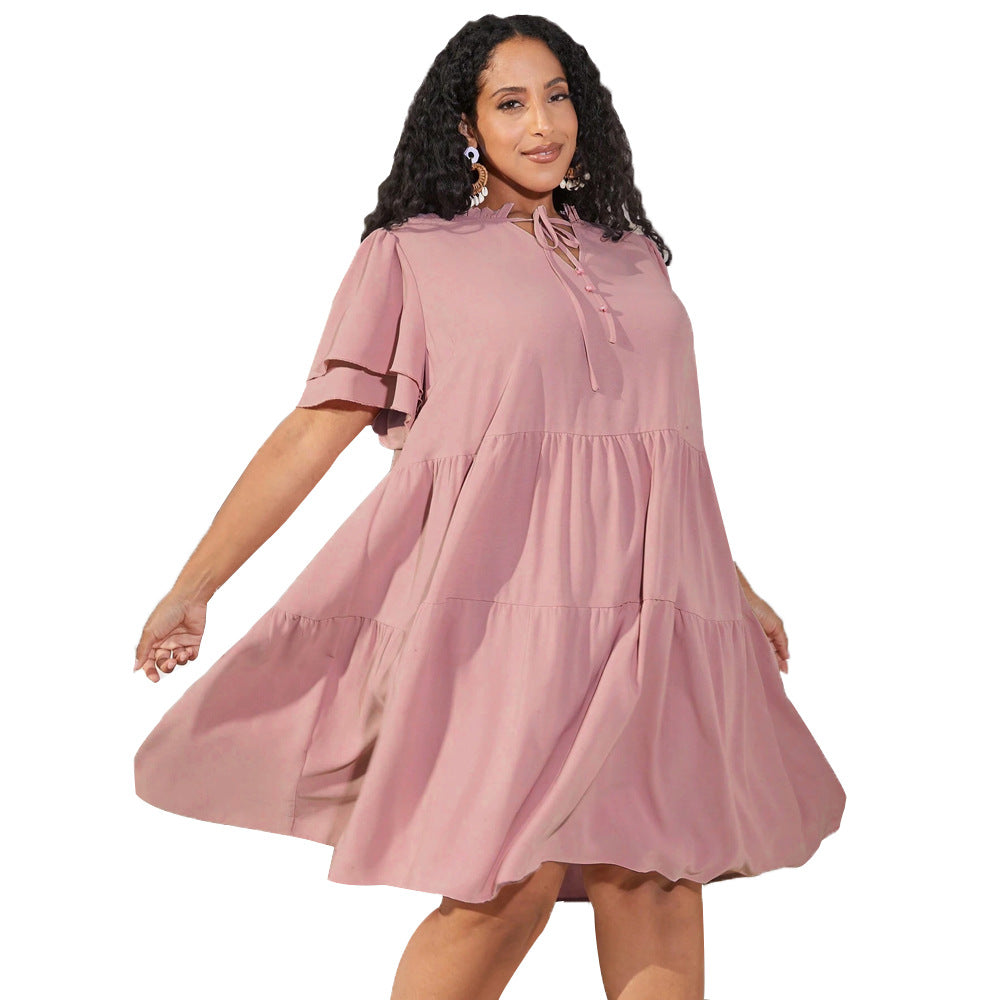 Dame afslappet sommerkjole med ruffle detaljer og figursyet snit Stilla