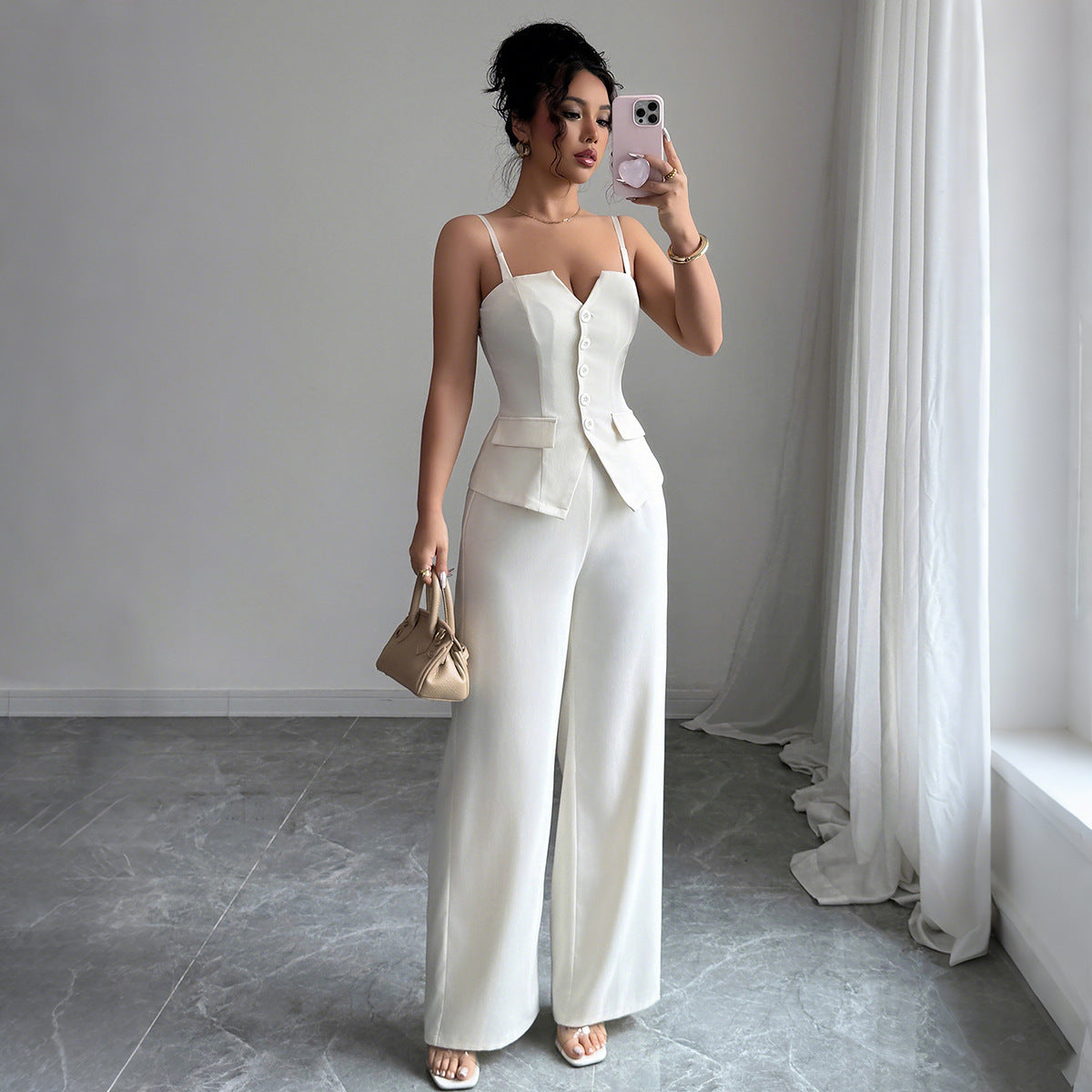 Dame Jumpsuit med elegant knaplukning og figursyet overdel Stilla