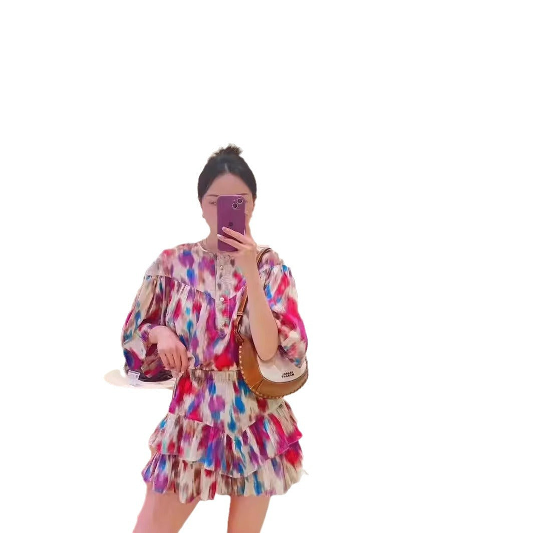 Dame afslappet bluse med uregelmæssigt mønster og dekorative knapdetaljer Stilla