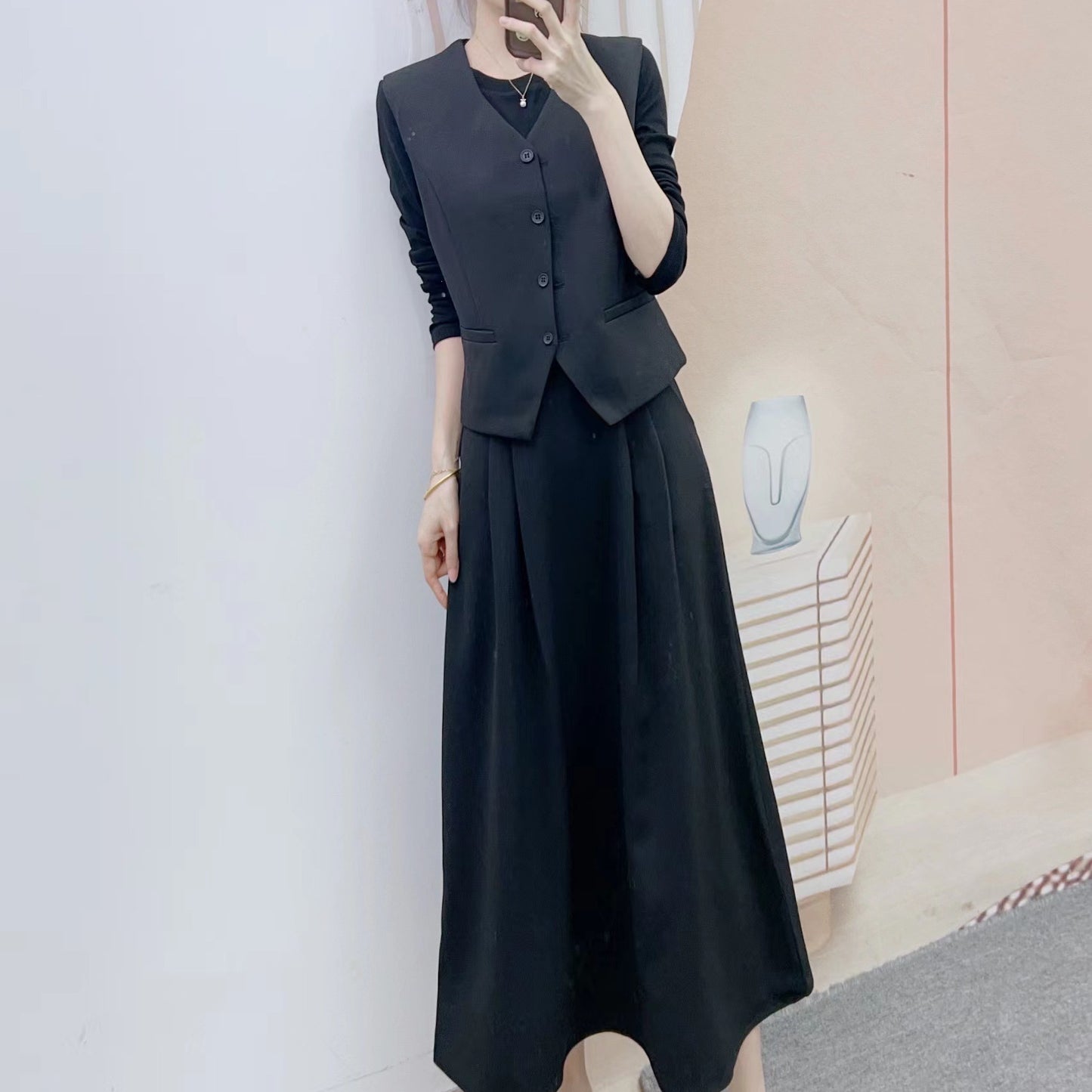 Dame elegant jumpsuit med ærmeløs vest og smart nederdel Stilla