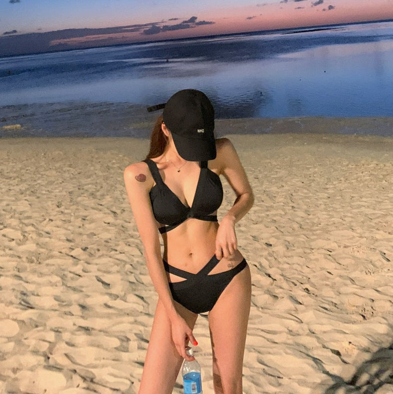 Dame Sporty Bikini-sæt med stilfulde cut-out-detaljer Stilla