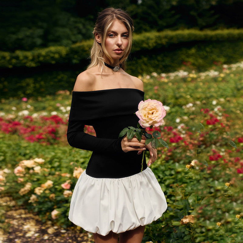 Dame Off-Shoulder Minikjole med volumniøs kant og lange ærmer Stilla