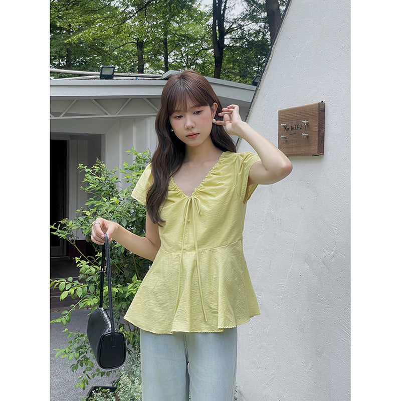 Dame elastisk blusestop med flæsedetalje og dekorativt bånd Stilla