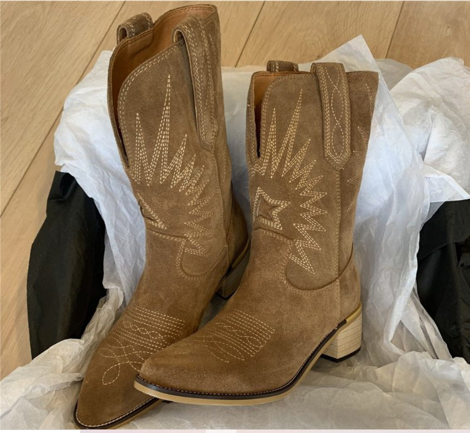 Dame Cowboystøvler i blødt ruskind med kunstneriske broderier Stilla
